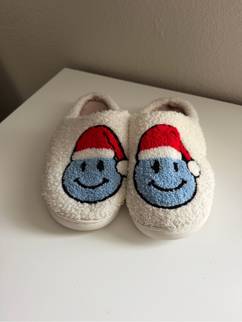 Plush White Women’s Slippers with Blue Smiley & Red Santa Hat